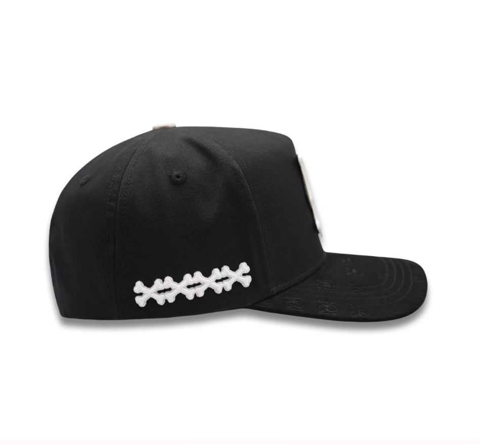 Gorra con placa AMR