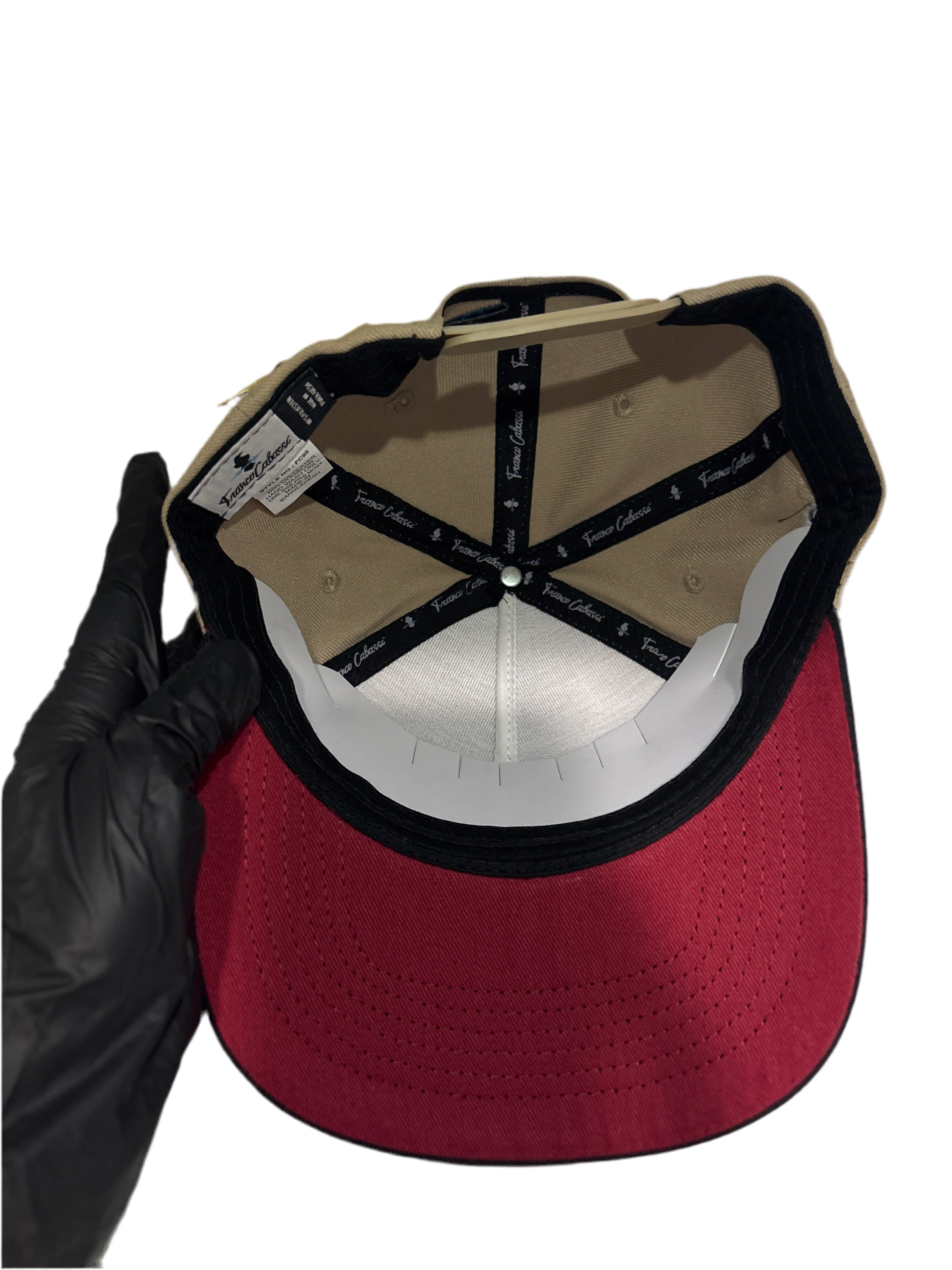 Gorra con Cuerno de Chivo